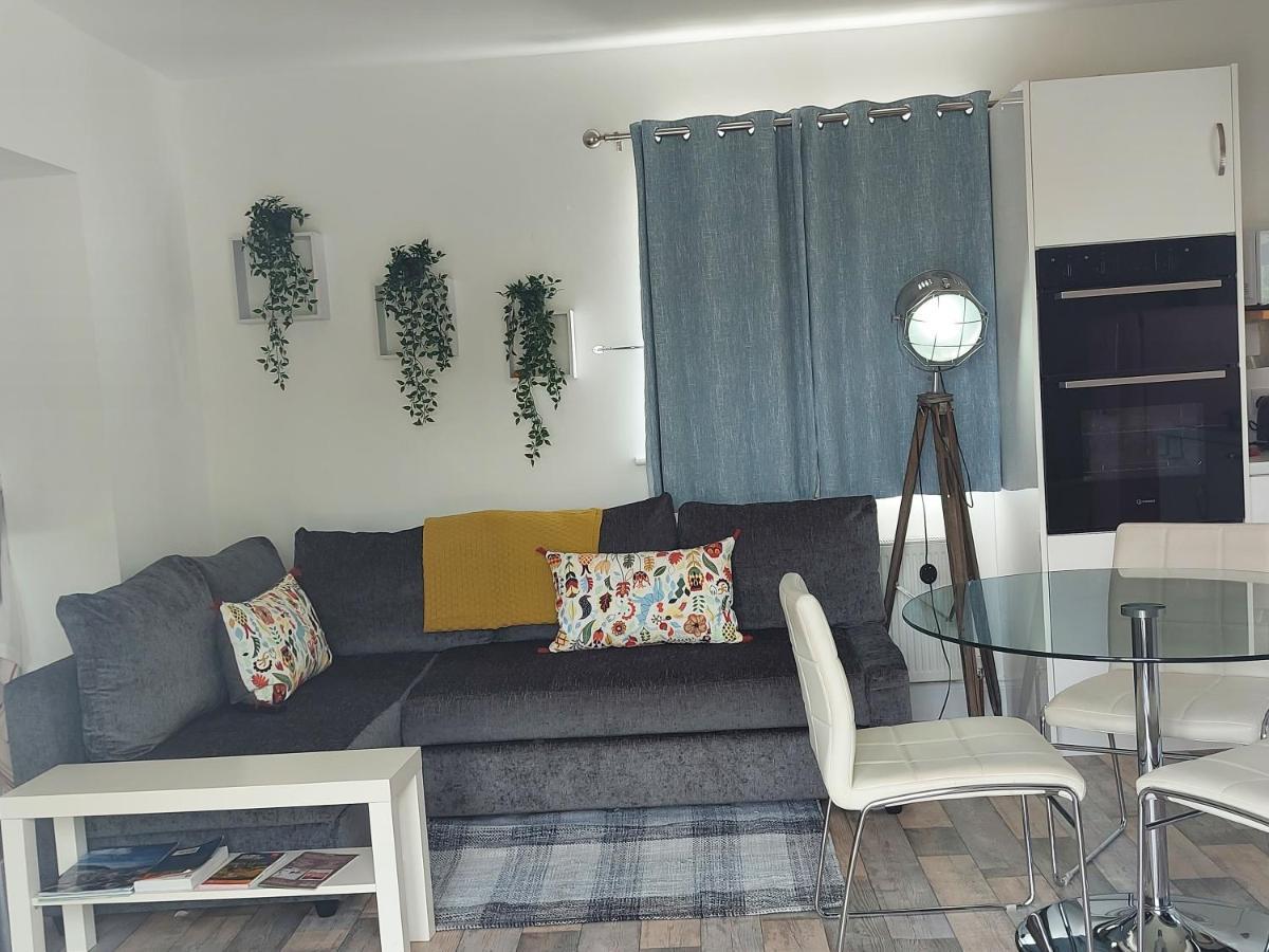 Bunlin Heights Self Catering Studio Милфорд Екстериор снимка